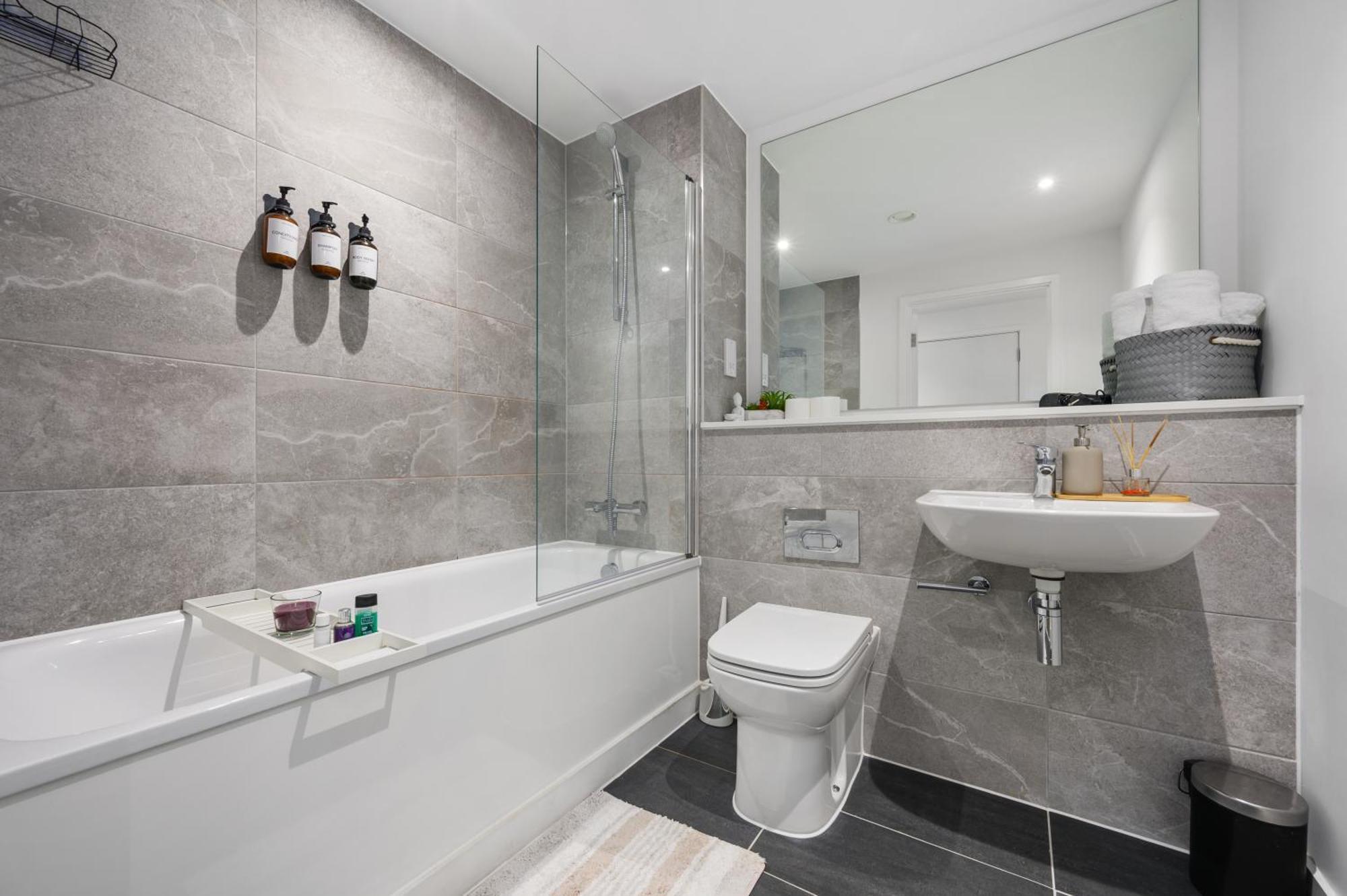 Harboview Haven Waterfront Apartment *